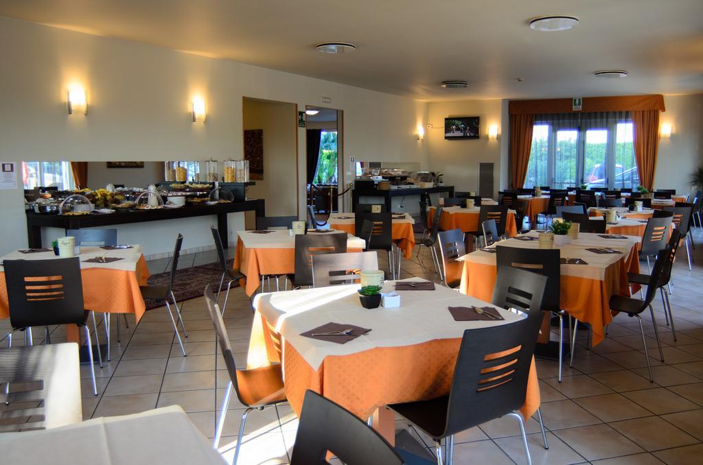 Hotel Venezia Park - Enjoy Holiday Castelnuovo del Garda Exterior foto